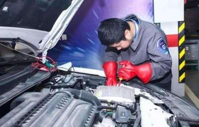 车主为省钱买混动车,车辆出故障却犯了难,维修工:再多钱也不修